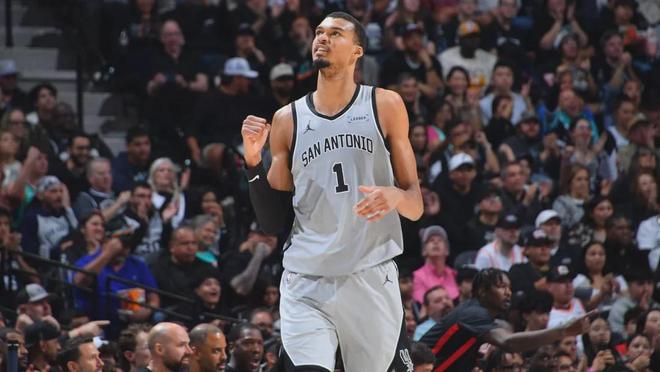 文班亚马关键防守引爆马刺战术优势