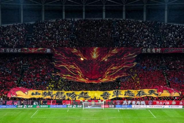 升班马重庆铜梁龙让二追三逼平蓉城 席尔瓦离场