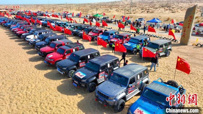 越野车整装待发。　董柱岑 摄