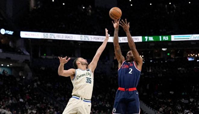 快船力克雄鹿豪取五连胜 距离附加赛席位仅差