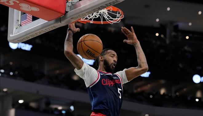 快船力克雄鹿豪取五连胜 距离附加赛席位仅差