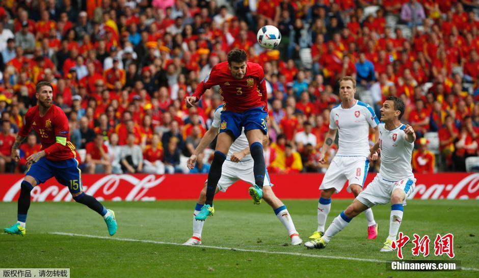 资料图：皮克在国家队比赛中