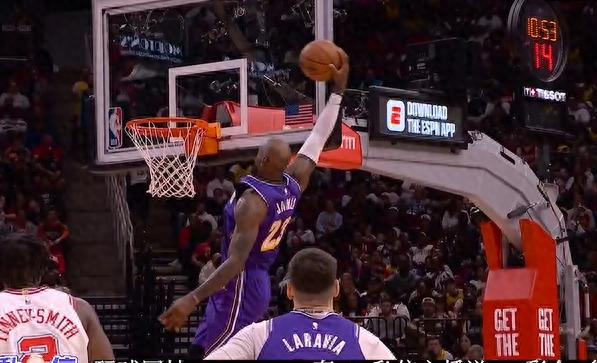 老詹火箭主场上演扣篮盛宴 41岁老将30分助湖人