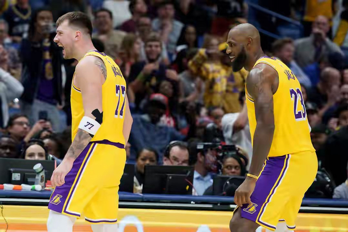 老詹火箭主场上演扣篮盛宴 41岁老将30分助湖人