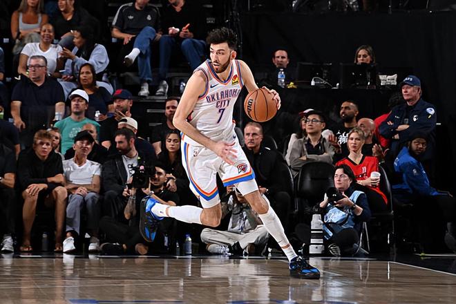 切特砍30+14雷霆大胜快船登顶西部