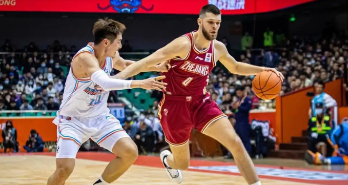 广东男篮裁掉麦考尔引热议，拉科塞维奇加盟引