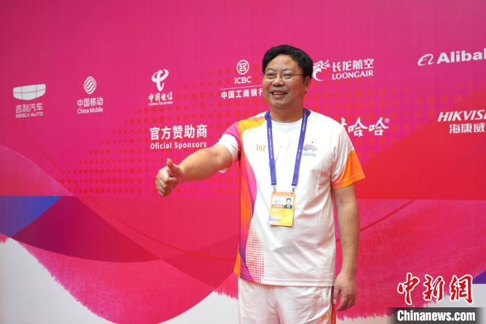 黄雅琼父亲担任杭州亚运会衢州站火炬手 谈女儿