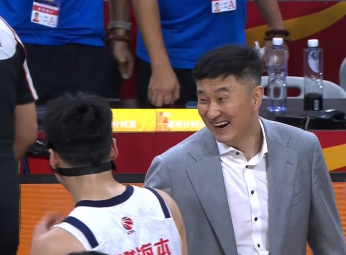 广东男篮力克广州晋级8强 阵容调整引热议