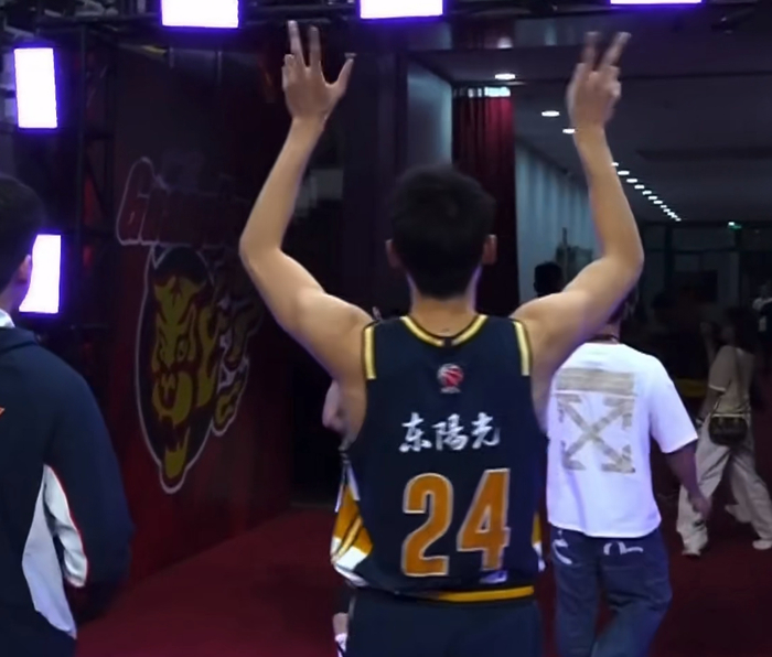广东男篮力克广州晋级8强 阵容调整引热议